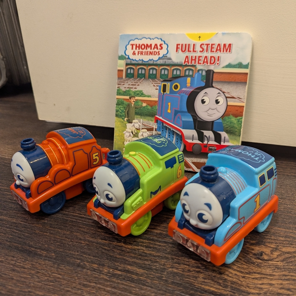 My first Thomas and Friends Toy Trains Spanish!